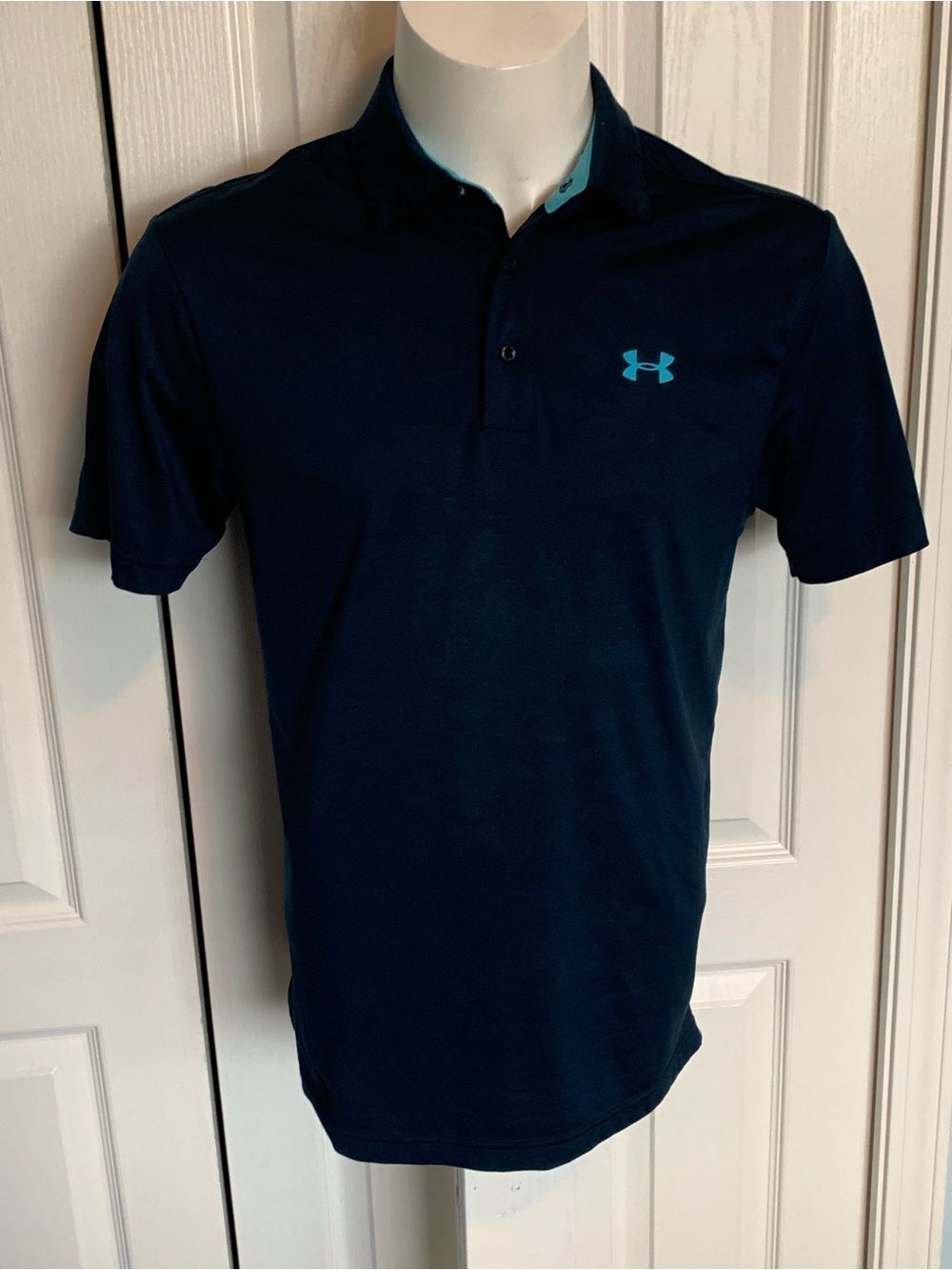 Under Armour Men’s Navy Camo Polo with Teal Logo - Picture 3 of 6